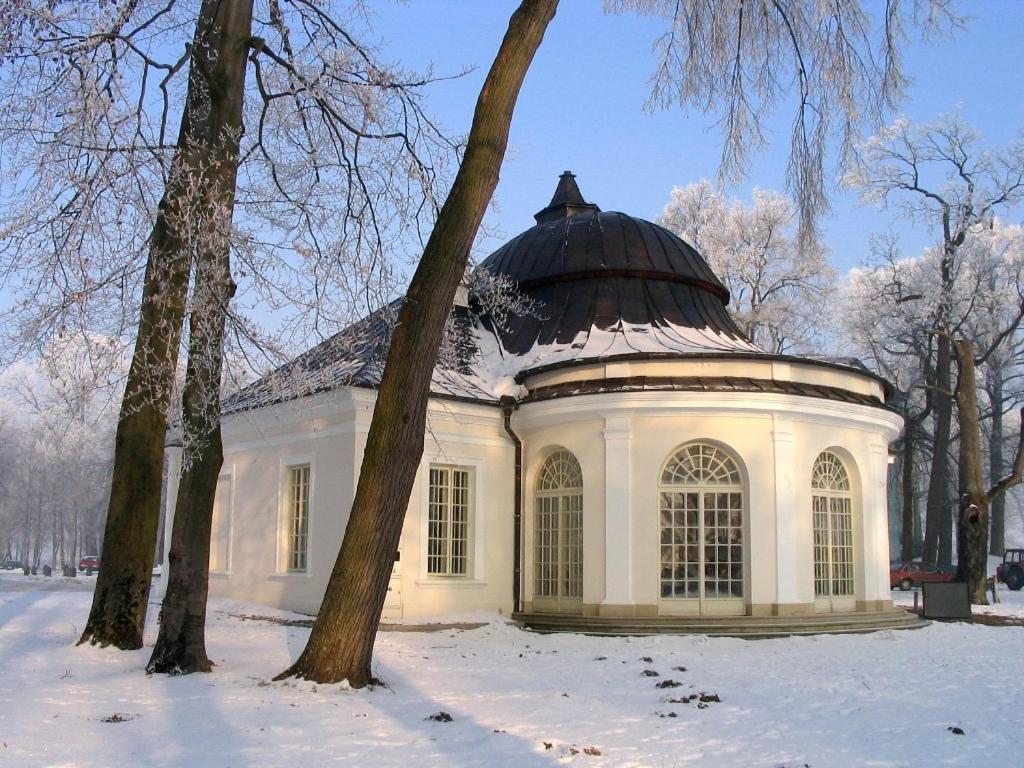 Апарт отель Palac Kurozweki Экстерьер фото
