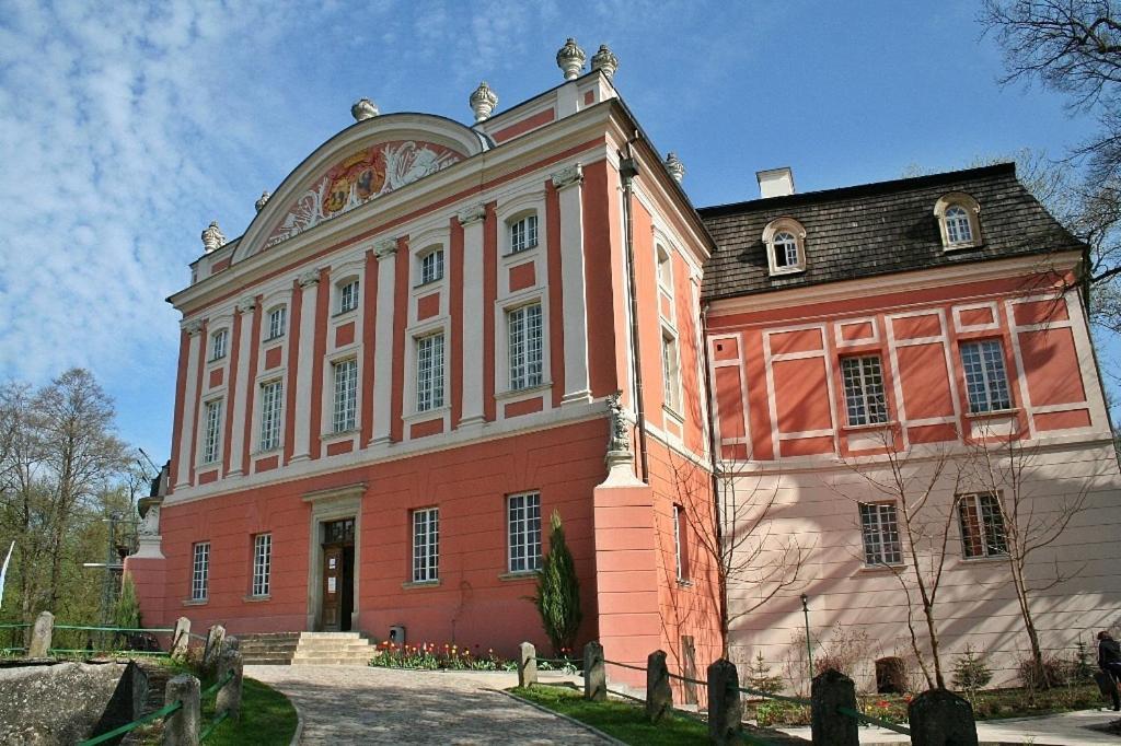 Апарт отель Palac Kurozweki Экстерьер фото