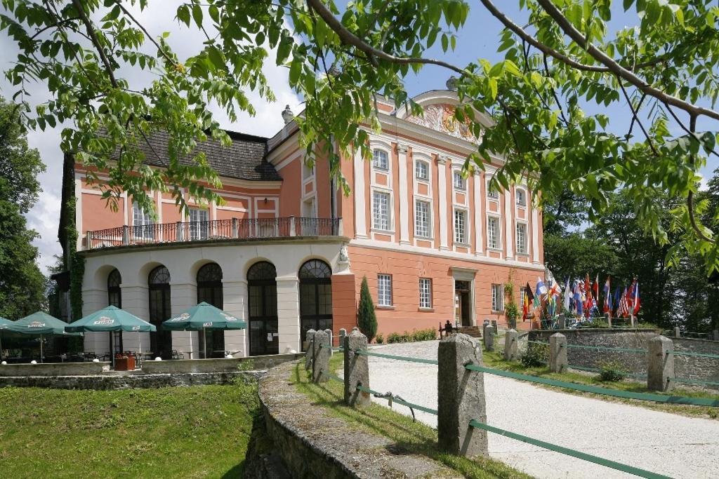 Апарт отель Palac Kurozweki Экстерьер фото