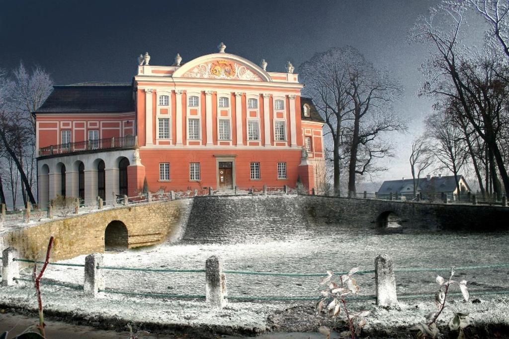 Апарт отель Palac Kurozweki Экстерьер фото